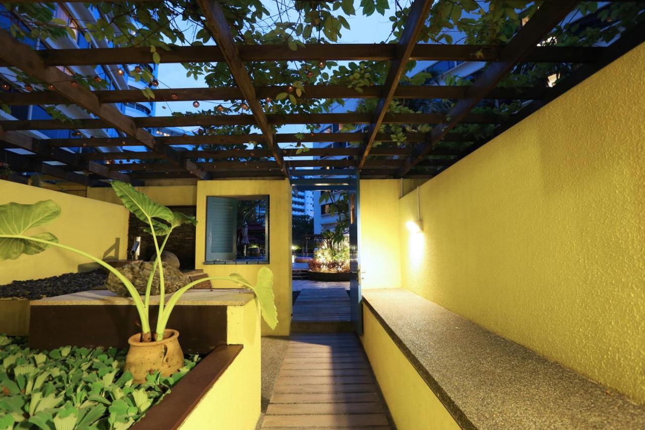 Furama Riverfront Singapore Exterior photo